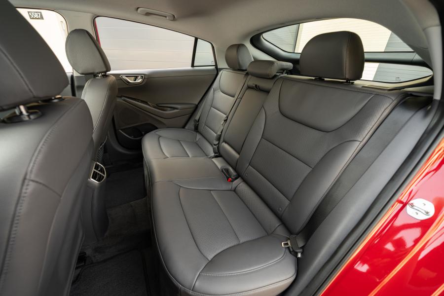 Интерьер Hyundai IONIQ hybrid (AE) 2019 года  (NA) (фото 16 из 20)
